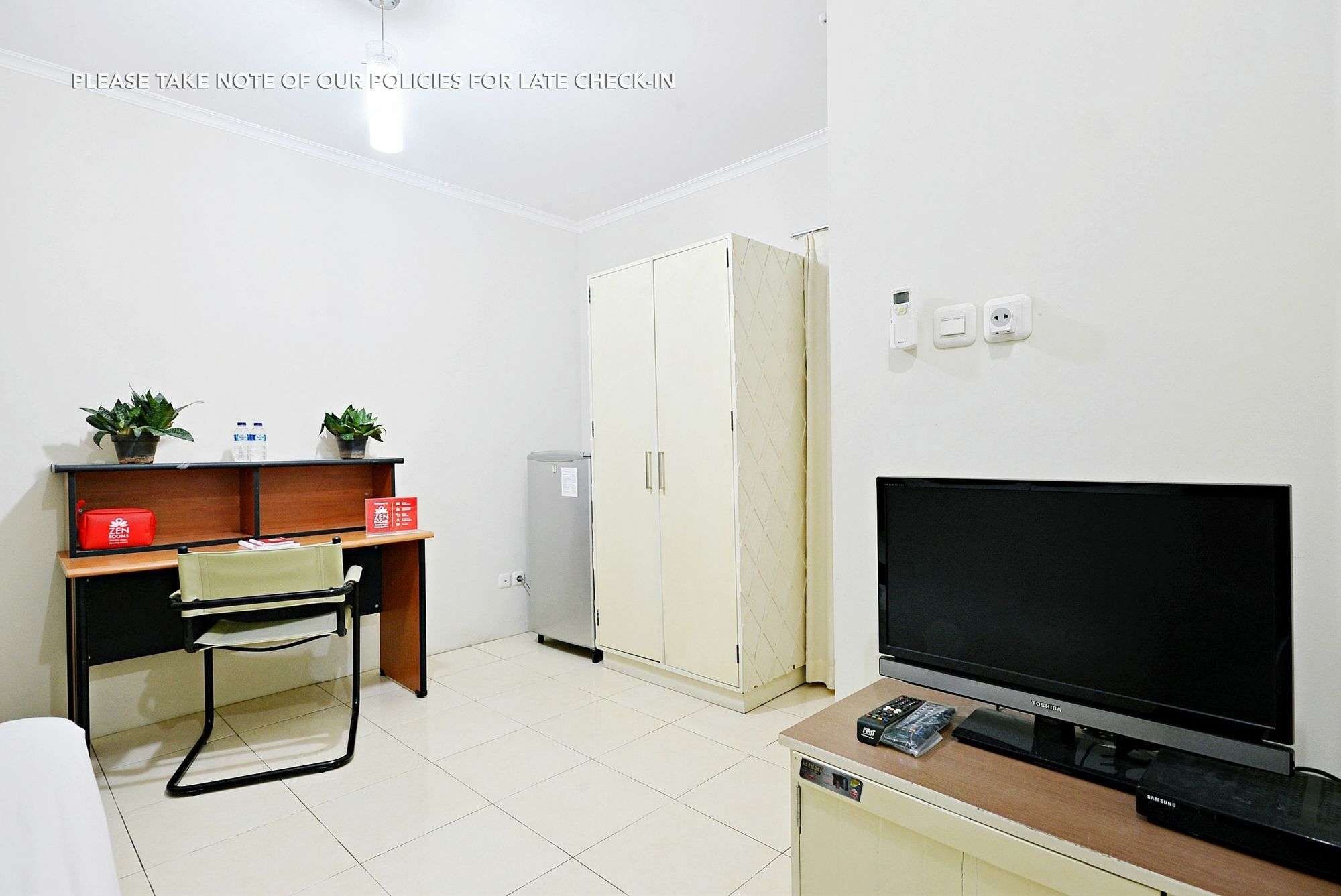 Zen Rooms Mampang Prapatan 雅加达 外观 照片
